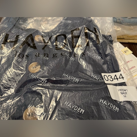 WOMEN’S HAYDEN LOS ANGELES NAVY BUTTON FRONT TANK TOP SIZE M. - Picture 8 of 9